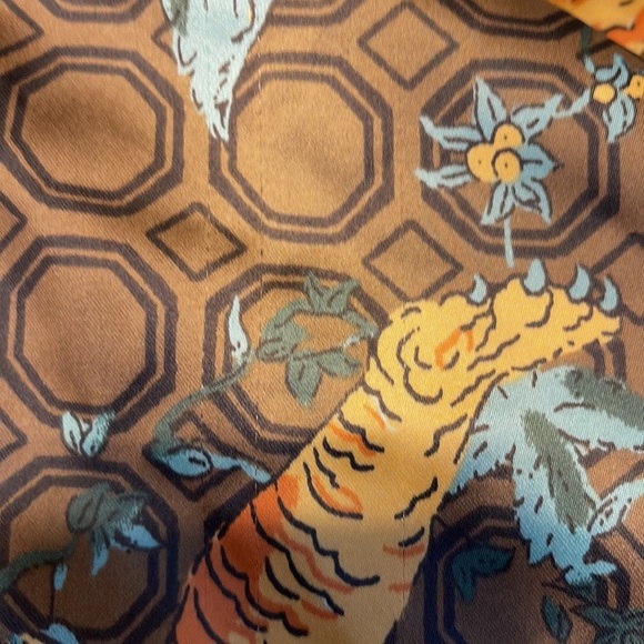 4/$20❤️Urban Outfitters Leafy Tiger Satin Short Sleeve Button-down Shirt - Picture 9 of 9